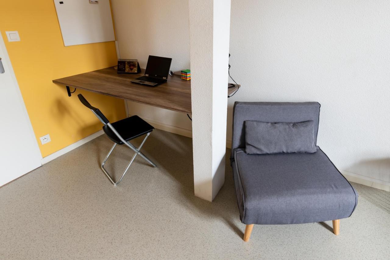 Studio Centre Ville Avec Parking Prive Cholet Exterior foto